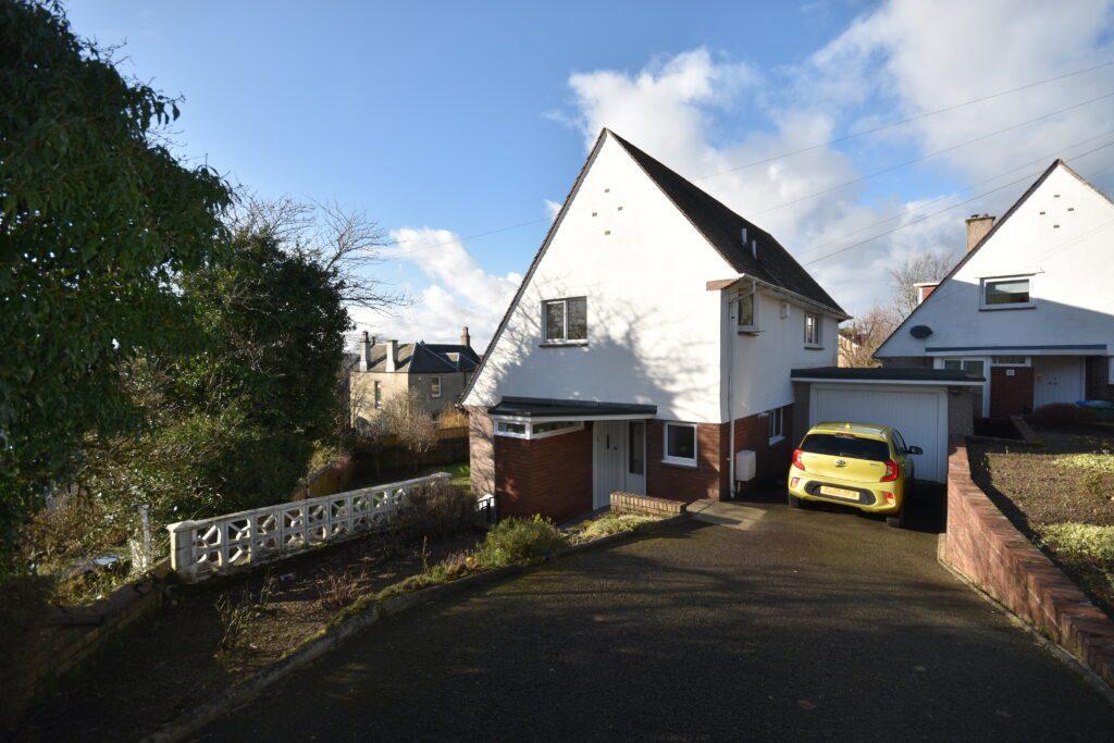 3 Balbardie Road, Bathgate, EH48 1AP 3 bed detached villa for sale £285,000