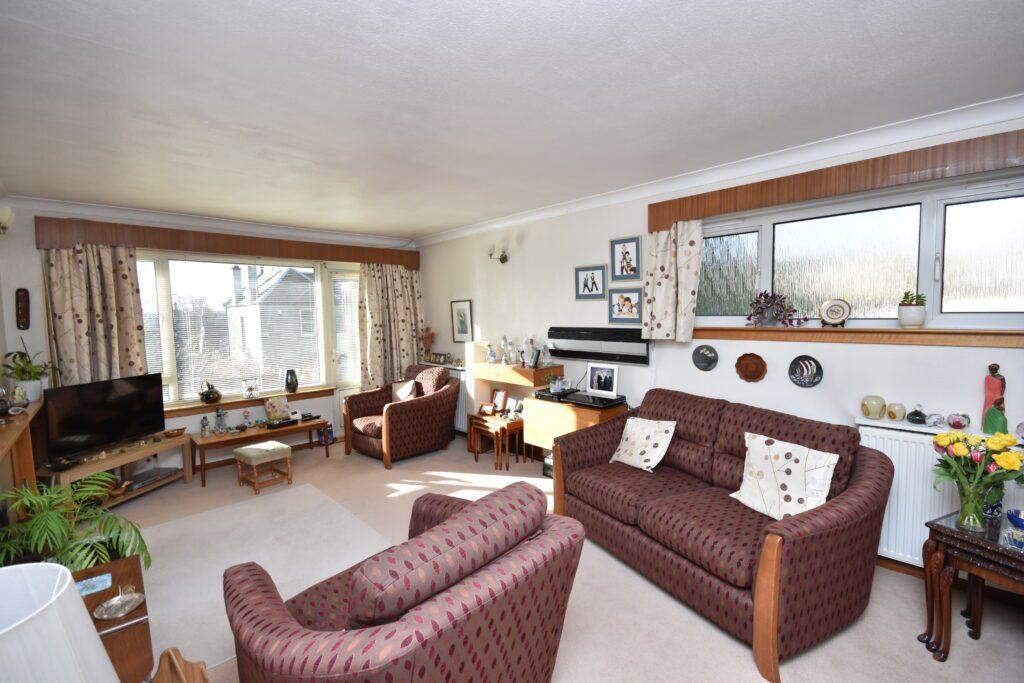 3 Balbardie Road, Bathgate, EH48 1AP 3 bed detached villa for sale £285,000
