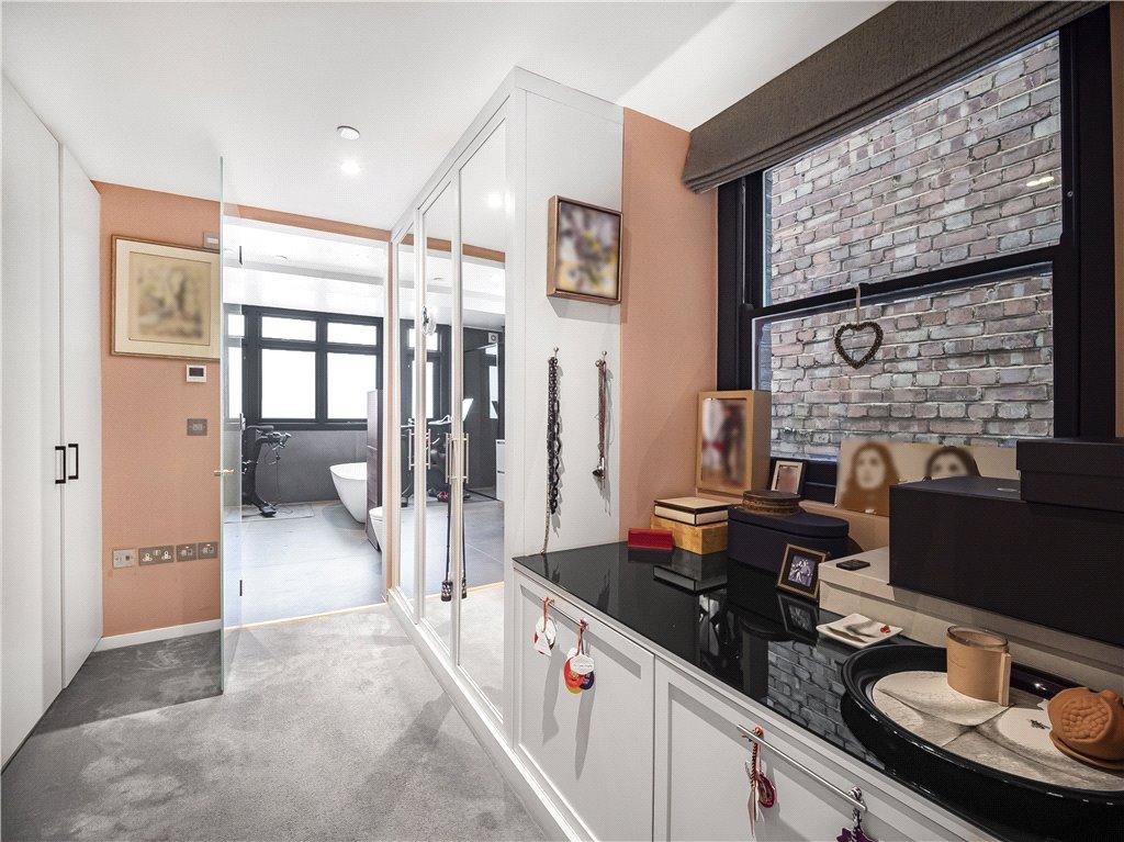 Walk-In Wardrobe