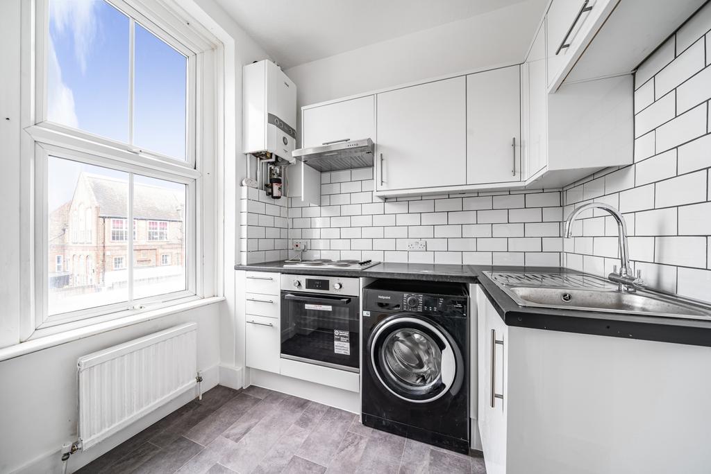 Baring Road London SE12 2 bed flat - £1,600 pcm (£369 pw)