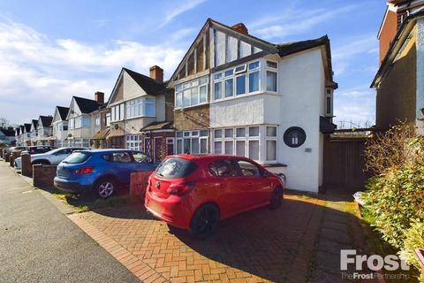 131 Fernside Avenue, Feltham, TW13 7BH