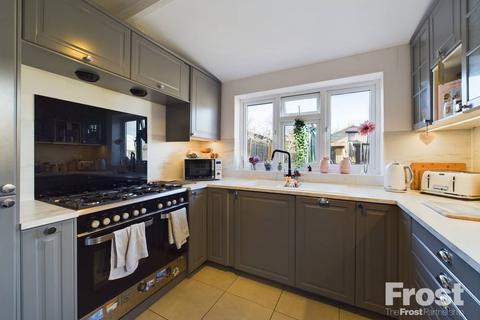 131 Fernside Avenue, Feltham, TW13 7BH