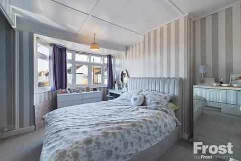 131 Fernside Avenue, Feltham, TW13 7BH
