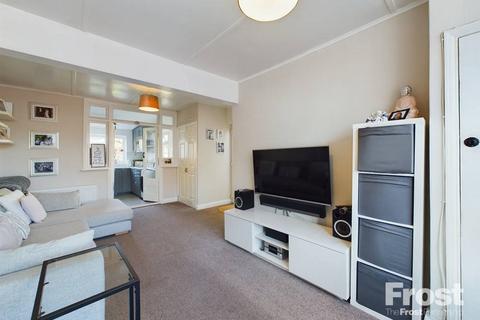131 Fernside Avenue, Feltham, TW13 7BH