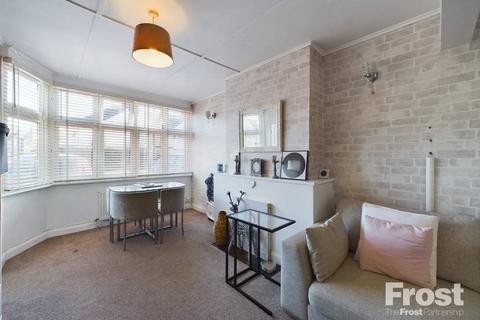 131 Fernside Avenue, Feltham, TW13 7BH