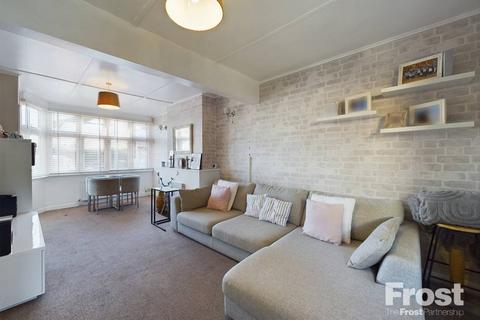 131 Fernside Avenue, Feltham, TW13 7BH