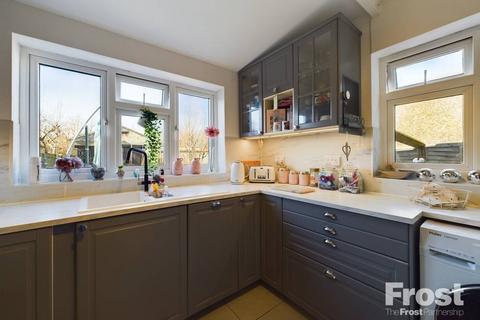 131 Fernside Avenue, Feltham, TW13 7BH
