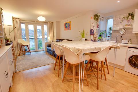 4 bedroom semi-detached house for sale - PRIORY ROAD! UNIQUE MODERN TOWNHOUSE SAT ON RIVER ITCHEN BOASTING WATER VIEWS!