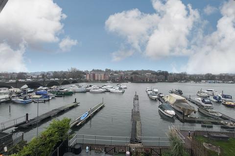 4 bedroom semi-detached house for sale - PRIORY ROAD! UNIQUE MODERN TOWNHOUSE SAT ON RIVER ITCHEN BOASTING WATER VIEWS!