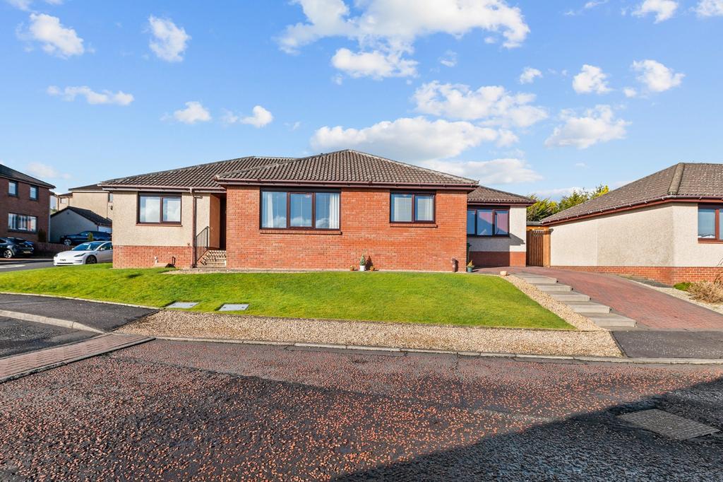 43 Hawthorn Bank, Seafield, West... 4 bed detached bungalow - £345,000