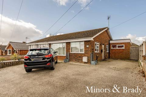 4 bedroom semi-detached bungalow for sale - Upper Grange Cresent, Caister-On-Sea