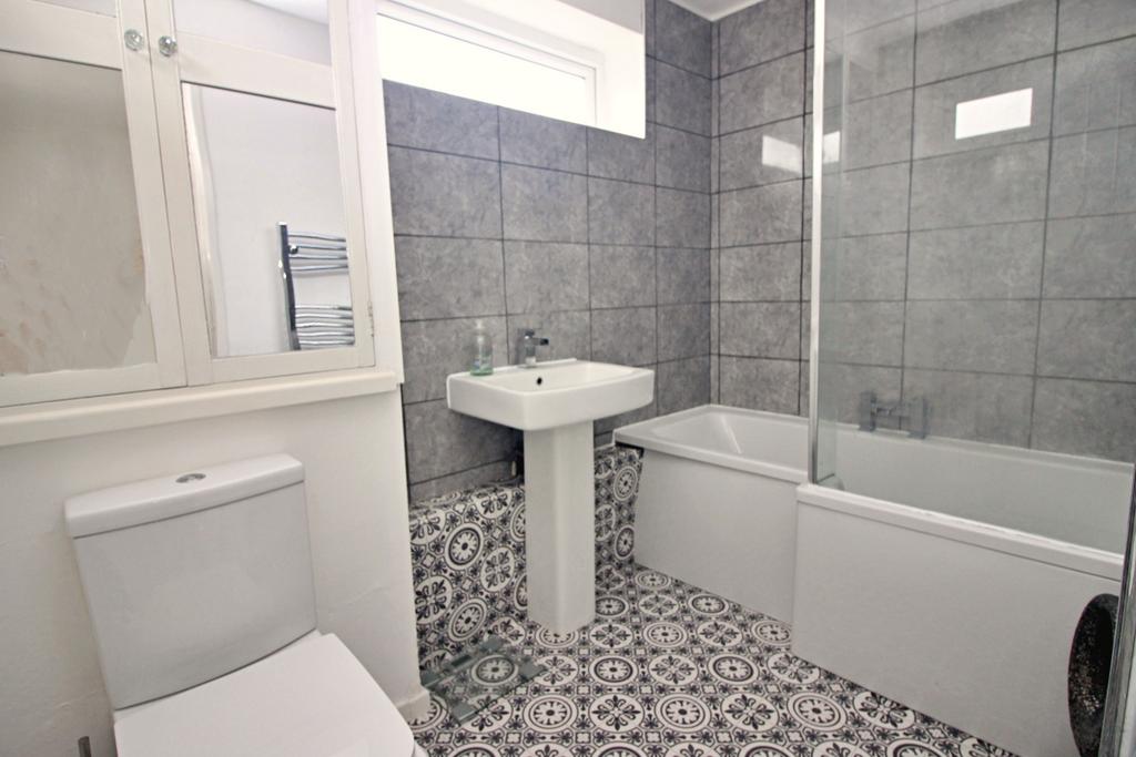 Bathroom with W.C.