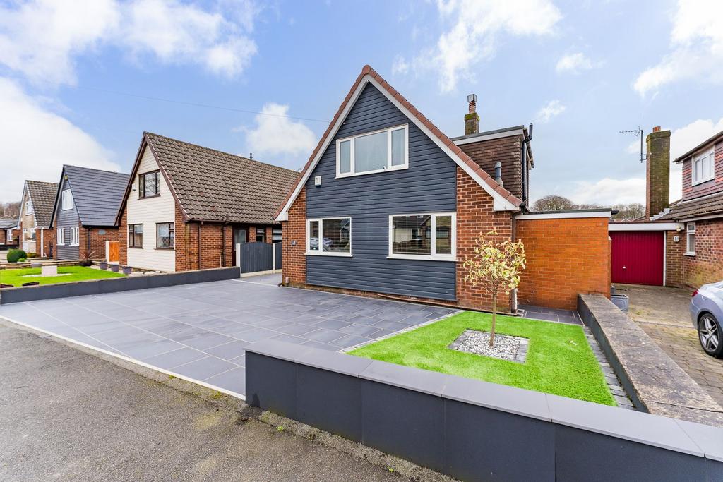 Old Hall Drive, AshtonInMakerfield, WN4 3 bed detached house for sale