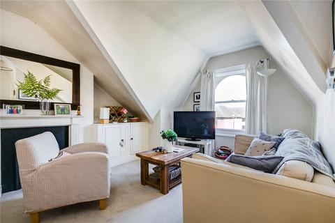 2 bedroom apartment for sale, Broomwood Road, SW11