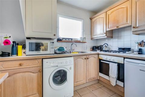 2 bedroom apartment for sale, Broomwood Road, SW11