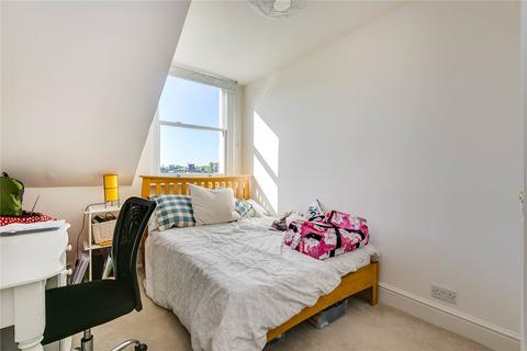 2 bedroom apartment for sale, Broomwood Road, SW11