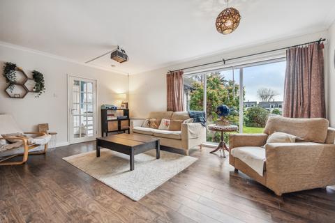 28 Dalmore Crescent, Helensburgh, G84 8JP