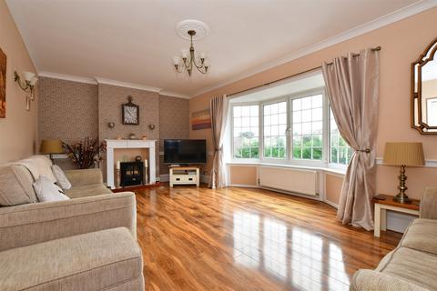 4 bedroom semi-detached house for sale, The Broadway, Totland Bay, Isle of Wight