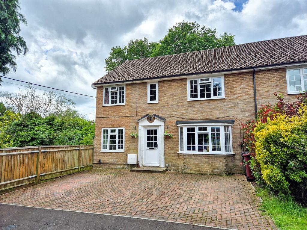 Churchfield, Fittleworth 4 bed semidetached house for sale £475,000
