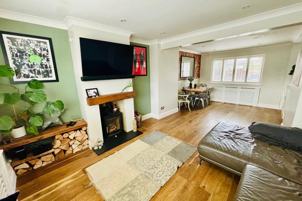 31 Rowan Avenue LOUNGE