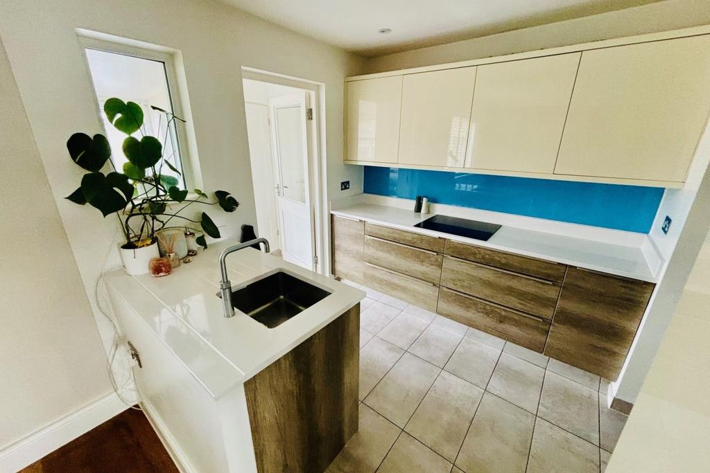 31 Rowan Avenue KITCHEN