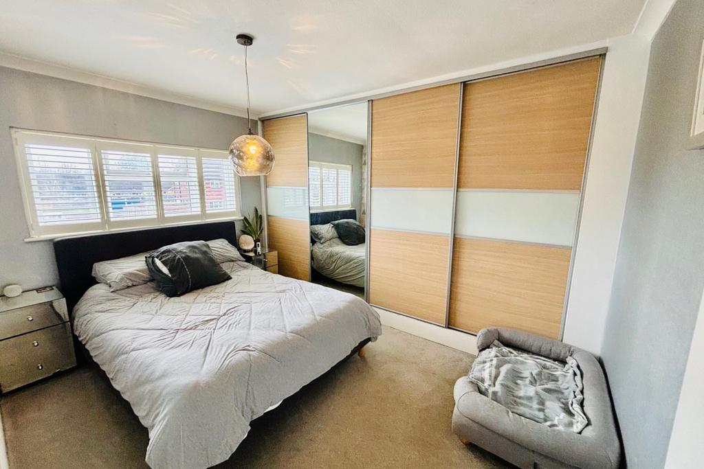 31 Rowan Avenue BEDROOM