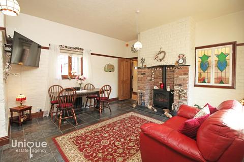 3 bedroom cottage for sale, Garden Walk, Way Gate, Thornton-Cleveleys, FY5