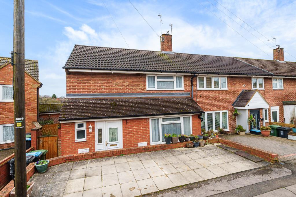 Hemel Hempstead, Hertfordshire, HP1 3 bed end of terrace house for sale £425,000