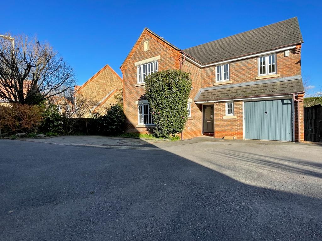 Azalea Avenue, Lindford, Bordon, Hampshire, GU35 4 bed detached house