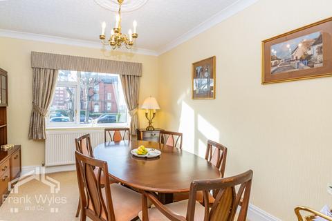 2 bedroom apartment for sale - Whitehall Court, 295 Clifton Drive South
