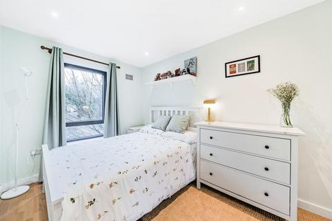 2 bedroom flat for sale, Kings Avenue, Clapham