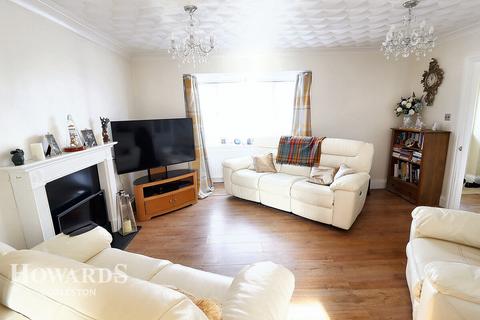 3 bedroom detached house for sale, Watsons Close, Hopton