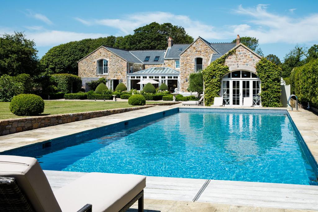 Pool House