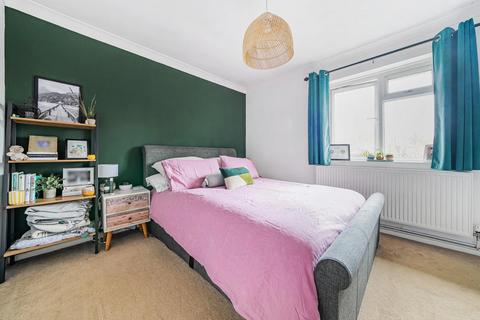 3 bedroom flat for sale, Sellindge Close, Beckenham