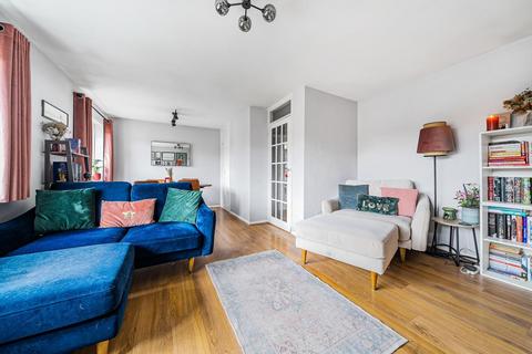 3 bedroom flat for sale, Sellindge Close, Beckenham