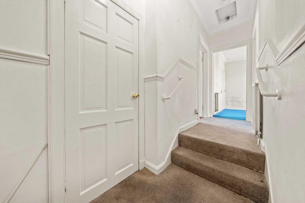 Ardmay Crescent, Glasgow G44 3 bed flat £89,995