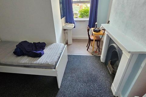 1 bedroom in a house share to rent, Pevensey Road, Eastbourne BN22