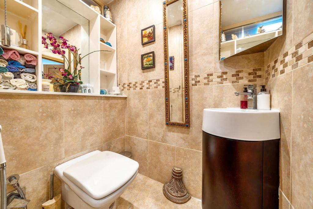 Cloakroom/Wc