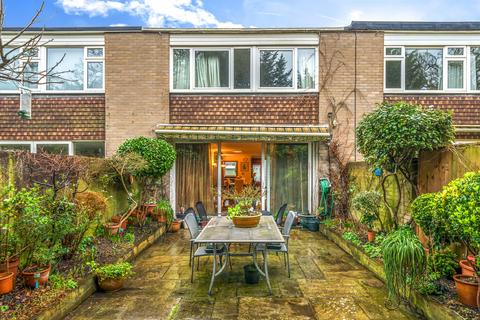 3 Astor Close, Kingston Upon Thames, KT2 7LT