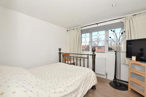 215 The Broadway, Loughton, IG10 3TE