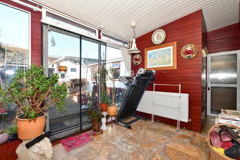215 The Broadway, Loughton, IG10 3TE