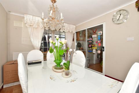 215 The Broadway, Loughton, IG10 3TE