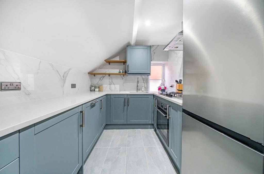 Sandford Road Bromley BR2 1 bed in a house share £900 pcm (£208 pw)