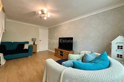 2 bedroom semi-detached house for sale, Waverley Road, Basildon SS15