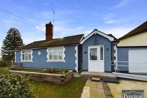 3 bedroom bungalow for sale - Queens Road, Earls Colne, Colchester, Essex, CO6