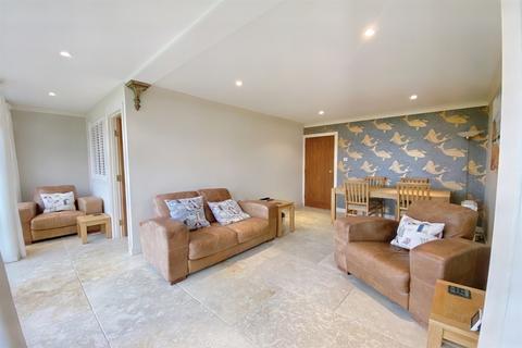 2 bedroom flat for sale, West Bay