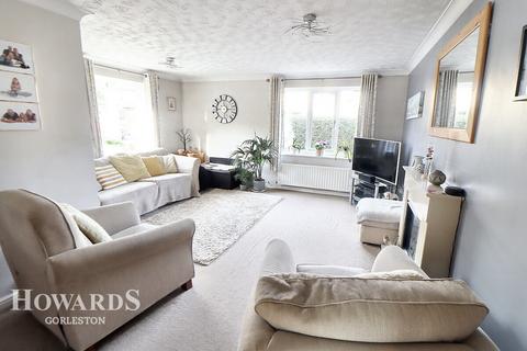 4 bedroom detached house for sale, Hogarth Close, Bradwell