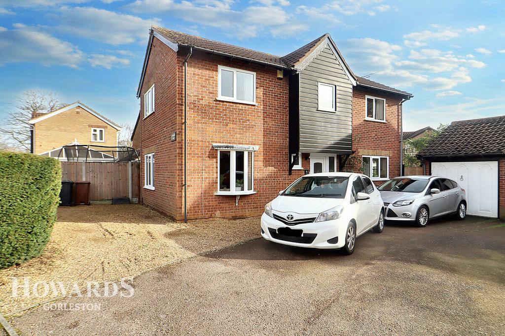Hogarth Close, Bradwell 4 bed detached house for sale £300,000