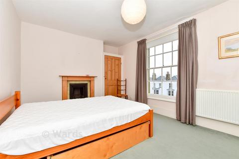 32 Adelaide Gardens, Ramsgate, CT11 9HH