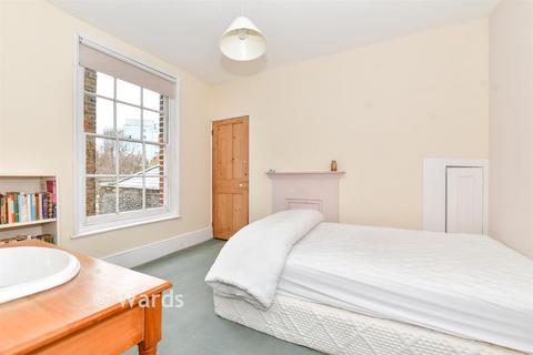 32 Adelaide Gardens, Ramsgate, CT11 9HH